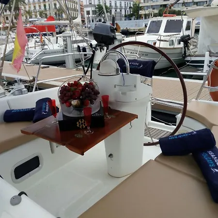 船屋 Centro Catamaranes Y Velero *
