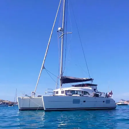 Centro Catamaranes Y Velero 船屋 *