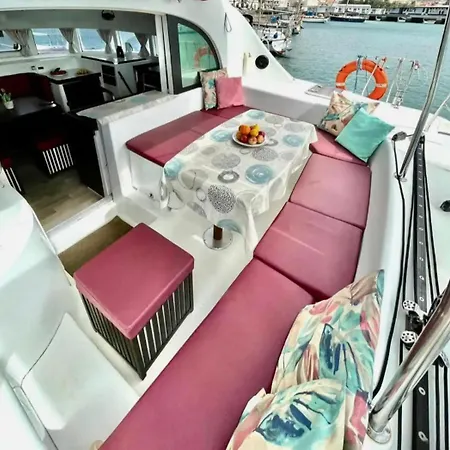 船屋 Centro Catamaranes Y Velero *