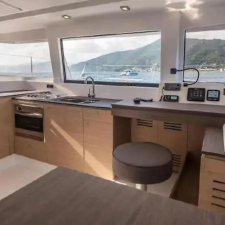 船屋 Centro Catamaranes Y Velero