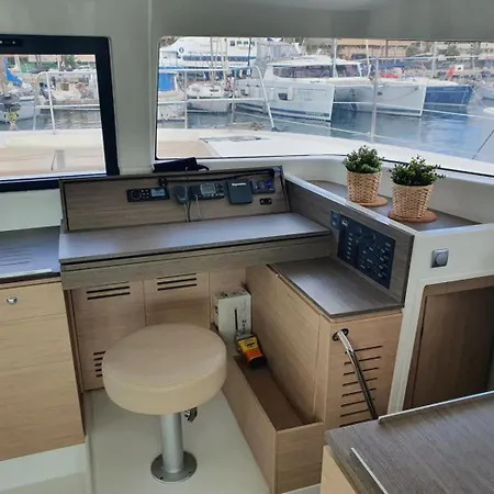 船屋 Centro Catamaranes Y Velero 伊维萨镇